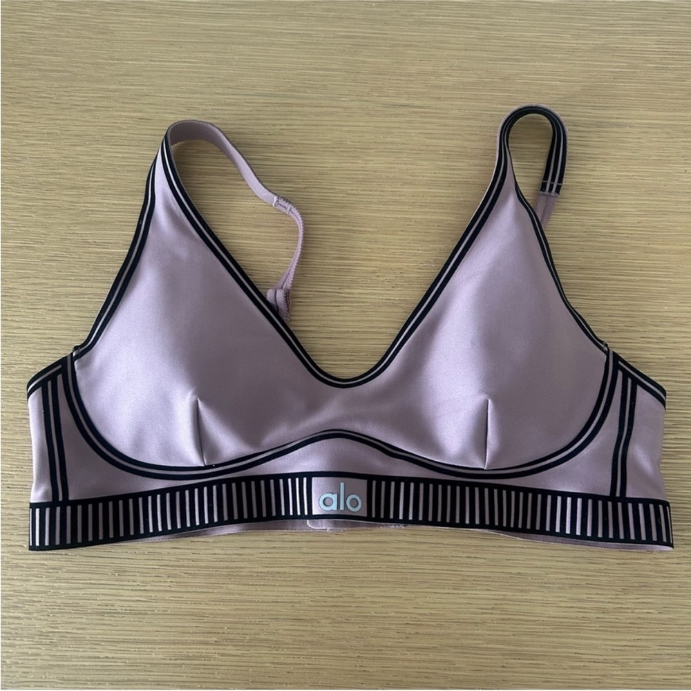 ALO Yoga airlift lineup Bra Women's Soft Purple smoky quartz color
